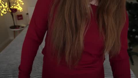 Snapshot of magicpeachhs chatting on December 20, 1:54 pm Emily online show from December 20, 1:54 pm