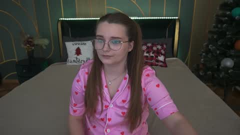 Snapshot of magicpeachhs chatting on January 7, 1:46 pm Emily online show from January 7, 1:46 pm