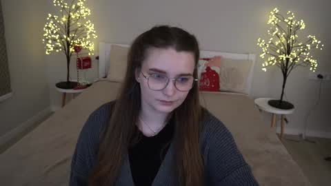 Snapshot of magicpeachhs chatting on January 6, 2:58 pm Emily online show from January 6, 2:58 pm