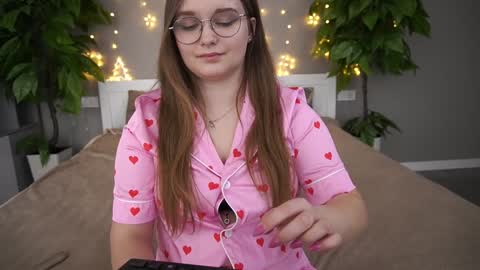 Snapshot of magicpeachhs chatting on January 21, 1:54 pm Emily online show from January 21, 1:54 pm