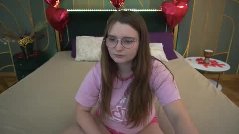 Snapshot of magicpeachhs chatting on March 3, 2:53 pm Emily online show from March 3, 2:53 pm