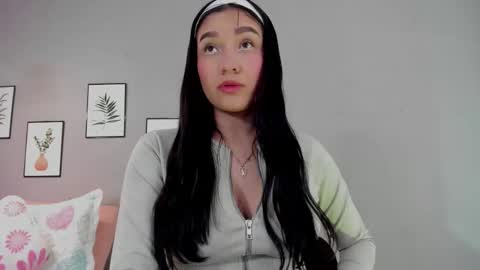 Snapshot of maia_w10 chatting on October 6, 12:33 pm Maia online show from October 6, 12:33 pm