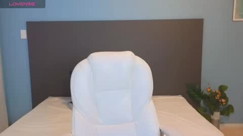 Maiaa Ruiz  online show from February 27, 12:45 pm