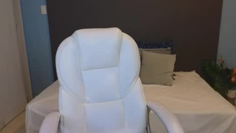 Maiaa Ruiz  online show from January 25, 1:03 pm