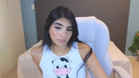 Maiaa Ruiz  online show from January 17, 1:46 pm