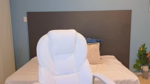 Maiaa Ruiz  online show from January 10, 1:09 pm