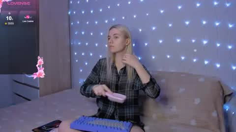 Your kitty online show from October 22, 3:50 pm