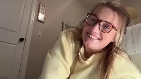 maisystellaxx online show from March 26, 2:47 am