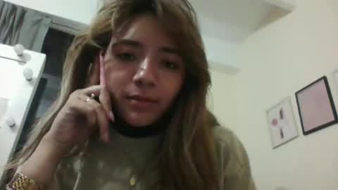 Snapshot of majo_gomezz chatting on October 7, 2:27 am majo_gomezz online show from October 7, 2:27 am