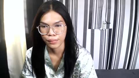 Snapshot of makekeanacum chatting on December 23, 8:11 am SWEET KEANA online show from December 23, 8:11 am