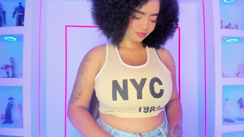 Snapshot of malaikabrown chatting on December 18, 11:56 am online show from December 18, 11:56 am