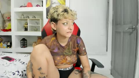 Snapshot of malefica_cortexxx_ chatting on October 2, 5:45 am Malefica online show from October 2, 5:45 am