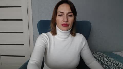 Snapshot of mallinia chatting on December 10, 9:23 am mallinia online show from December 10, 9:23 am
