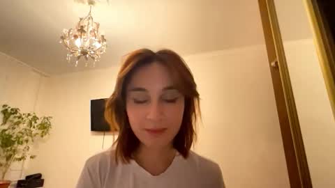 Mia online show from December 3, 2:30 pm