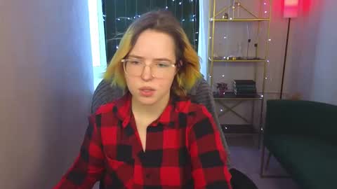 manic_pixie_ online show from January 26, 11:06 am