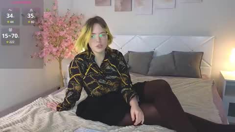 manic_pixie_ online show from January 28, 11:06 am