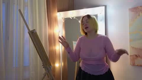 manic_pixie_ online show from February 9, 11:14 am