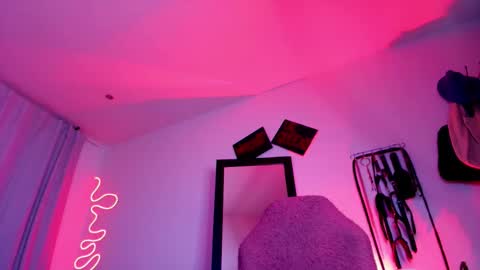 manuevans10 online show from October 23, 11:22 pm