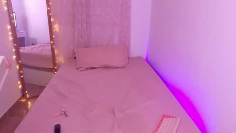     online show from April 7, 9:11 am