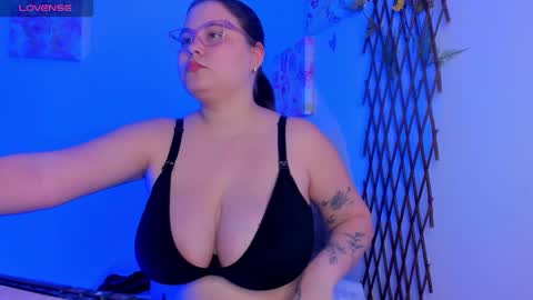 Snapshot of mara_7_ chatting on October 16, 9:17 pm Mara 3 Enjoy my Milky boobs online show from October 16, 9:17 pm