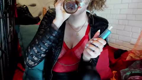Snapshot of mara_mistresss chatting on February 18, 12:59 am Mara Mistress online show from February 18, 12:59 am