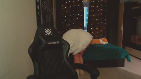 Margaret online show from December 21, 1:10 pm