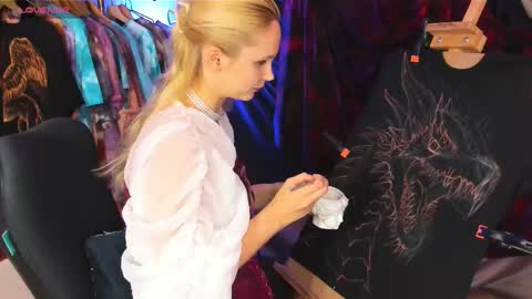 Snapshot of margaux_corsets6641000 chatting on October 22, 1:38 pm margaux_corsets6641000 online show from October 22, 1:38 pm