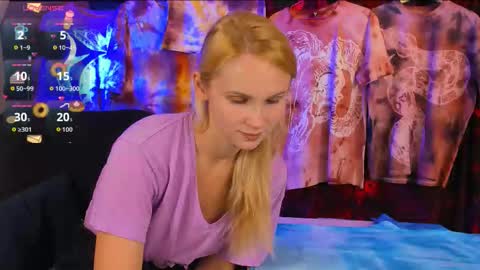 Snapshot of margaux_corsets6641000 chatting on September 27, 12:01 pm margaux_corsets6641000 online show from September 27, 12:01 pm