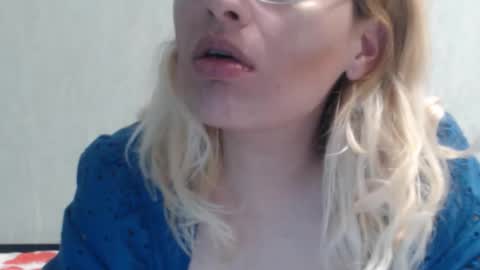 Snapshot of margo_shine chatting on October 12, 2:19 pm margo_shine online show from October 12, 2:19 pm