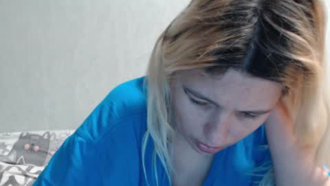 Snapshot of margo_shine chatting on February 15, 2:44 pm margo_shine online show from February 15, 2:44 pm