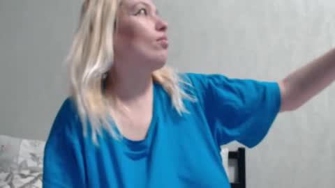 Snapshot of margo_shine chatting on February 14, 3:15 pm margo_shine online show from February 14, 3:15 pm
