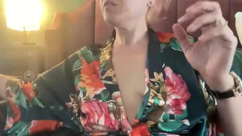 Elle online show from November 18, 9:27 pm