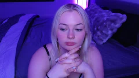 margot_robbie7 online show from April 21, 1:42 am