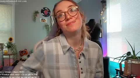 Snapshot of margotdiamond chatting on October 20, 3:04 pm online show from October 20, 3:04 pm