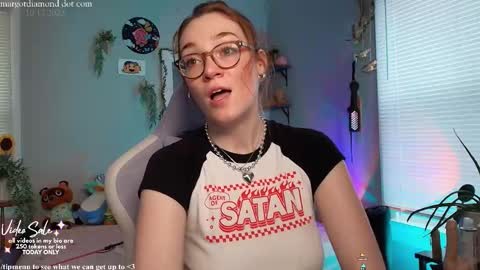 Snapshot of margotdiamond chatting on October 17, 3:04 pm online show from October 17, 3:04 pm