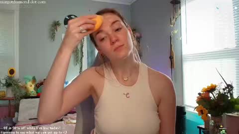 Snapshot of margotdiamond chatting on September 26, 2:25 pm online show from September 26, 2:25 pm