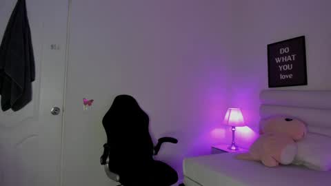 Snapshot of mari_salgado chatting on December 23, 11:25 am mari_salgado online show from December 23, 11:25 am
