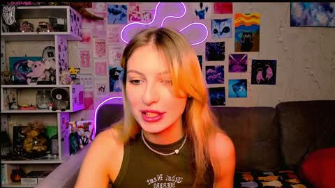 Snapshot of maria_hunt chatting on December 12, 2:37 am Maria online show from December 12, 2:37 am
