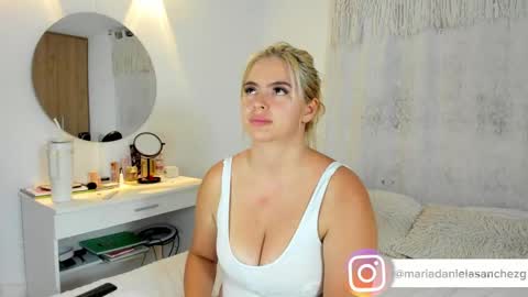 Snapshot of mariadanielasanchez chatting on September 29, 1:32 am mariadanielasanchez online show from September 29, 1:32 am