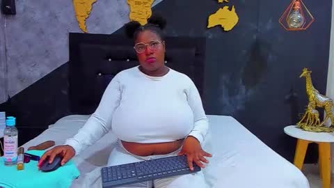 Snapshot of mariam__rossi chatting on October 18, 12:30 pm MARIAM online show from October 18, 12:30 pm