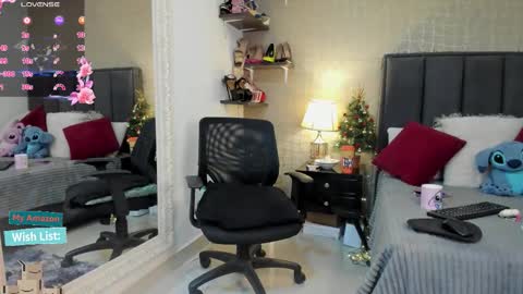 Mar y online show from December 3, 3:25 pm