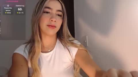 Snapshot of mariana_es chatting on October 12, 10:34 pm Mariana online show from October 12, 10:34 pm