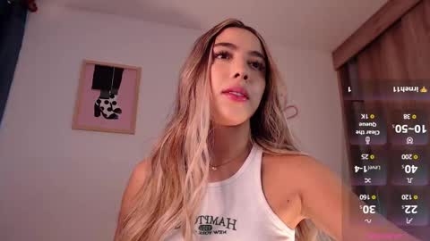 Snapshot of mariana_es chatting on March 9, 3:27 pm Mariana online show from March 9, 3:27 pm