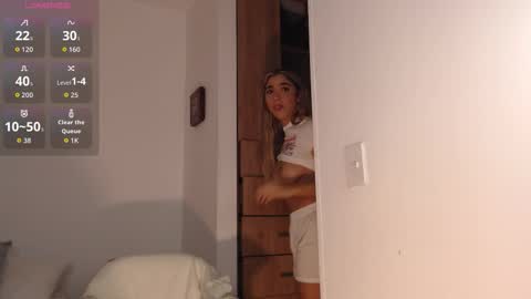 Snapshot of mariana_es chatting on October 16, 2:36 am Mariana online show from October 16, 2:36 am