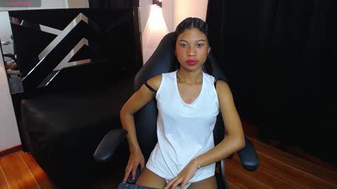 Snapshot of marianarojas_ chatting on October 7, 9:30 pm Mariana online show from October 7, 9:30 pm