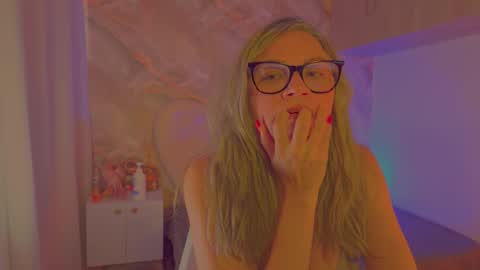 Marian Love  online show from September 10, 11:54 am