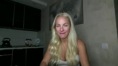 Snapshot of marianna1977 chatting on September 25, 7:23 pm marianna1977 online show from September 25, 7:23 pm