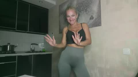 Snapshot of marianna1977 chatting on October 3, 8:14 pm marianna1977 online show from October 3, 8:14 pm