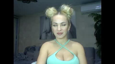 Snapshot of marianna1977 chatting on February 12, 10:04 pm marianna1977 online show from February 12, 10:04 pm
