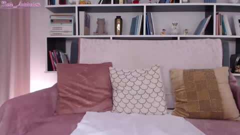 Snapshot of marie_antoinette62 chatting on September 18, 6:23 am Maria online show from September 18, 6:23 am